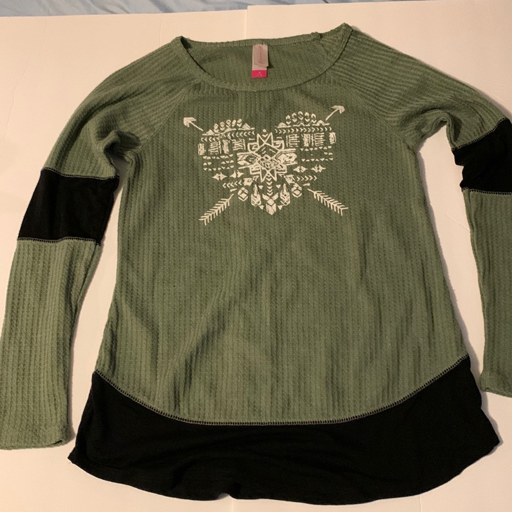 No Boundaries Ling Sleeve Shirt